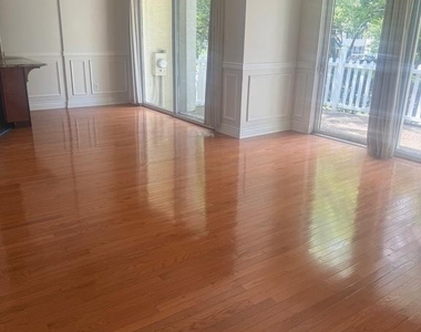 105 Montrose Avenue - Photo Thumbnail 17