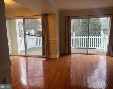 105 Montrose Avenue - Photo Thumbnail 4