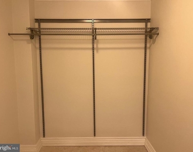 105 Montrose Avenue - Photo Thumbnail 16