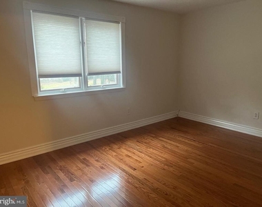 105 Montrose Avenue - Photo Thumbnail 13