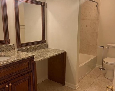 105 Montrose Avenue - Photo Thumbnail 11