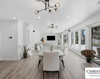 8901 Grandview Dr - Photo Thumbnail 14
