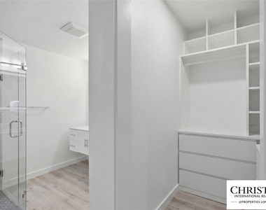 8901 Grandview Dr - Photo Thumbnail 22
