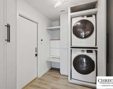 8901 Grandview Dr - Photo Thumbnail 10