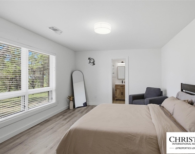 8901 Grandview Dr - Photo Thumbnail 29