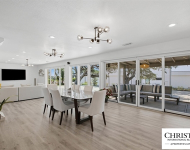 8901 Grandview Dr - Photo Thumbnail 13