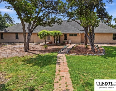 8901 Grandview Dr - Photo Thumbnail 1