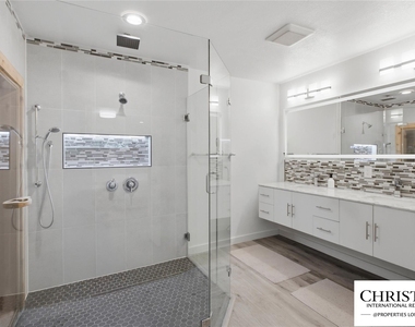 8901 Grandview Dr - Photo Thumbnail 23