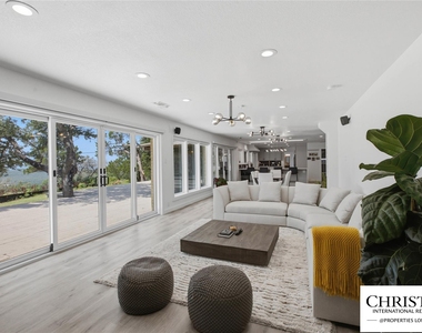 8901 Grandview Dr - Photo Thumbnail 16