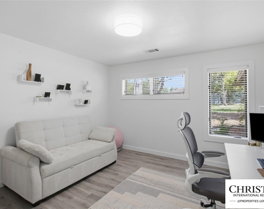 8901 Grandview Dr - Photo Thumbnail 27