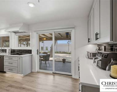8901 Grandview Dr - Photo Thumbnail 9