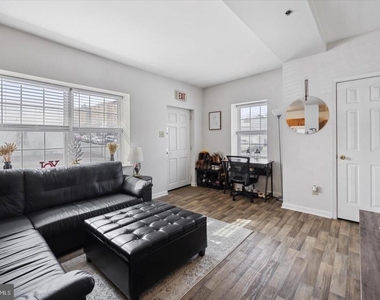 301 N Darlington Street - Photo Thumbnail 2