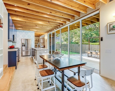 2000 Kenwood Ave - Photo Thumbnail 10