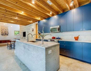 2000 Kenwood Ave - Photo Thumbnail 7