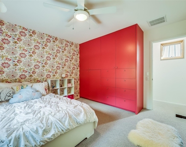 2000 Kenwood Ave - Photo Thumbnail 23