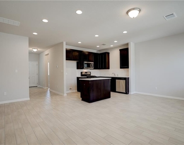 1724 W Artesian Springs Xing - Photo Thumbnail 6