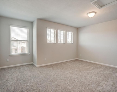 1724 W Artesian Springs Xing - Photo Thumbnail 7