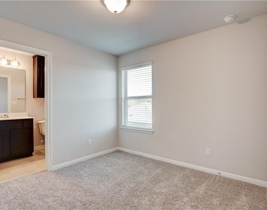 1724 W Artesian Springs Xing - Photo Thumbnail 11