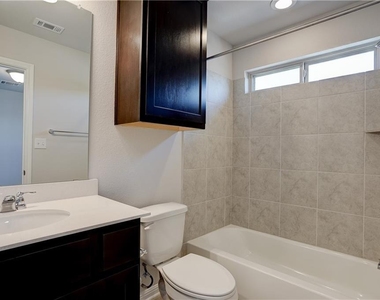1724 W Artesian Springs Xing - Photo Thumbnail 13