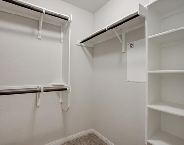 1724 W Artesian Springs Xing - Photo Thumbnail 10