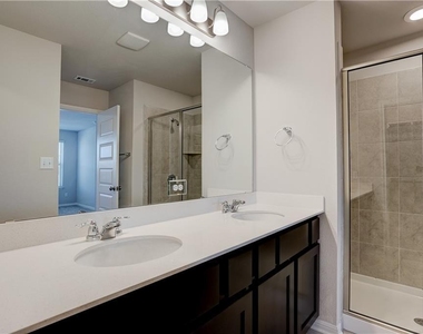 1724 W Artesian Springs Xing - Photo Thumbnail 9