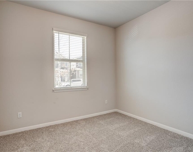 1724 W Artesian Springs Xing - Photo Thumbnail 2