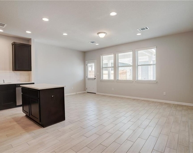 1724 W Artesian Springs Xing - Photo Thumbnail 5