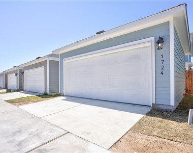 1724 W Artesian Springs Xing - Photo Thumbnail 17
