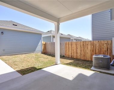 1724 W Artesian Springs Xing - Photo Thumbnail 15
