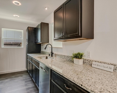 6913 Shannon Dr - Photo Thumbnail 6