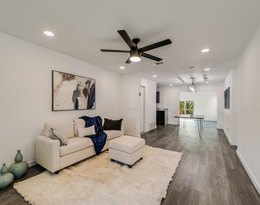 6913 Shannon Dr - Photo Thumbnail 2