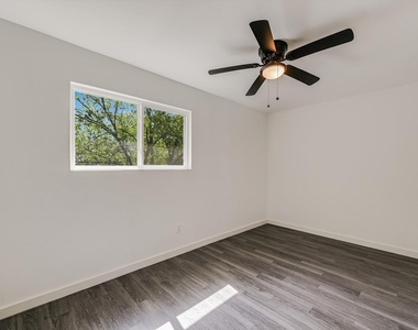 6913 Shannon Dr - Photo Thumbnail 12
