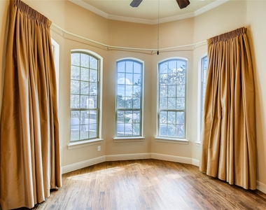 4216 Myrtle Beach Dr - Photo Thumbnail 11