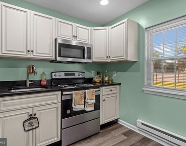 609 Winder - Photo Thumbnail 13