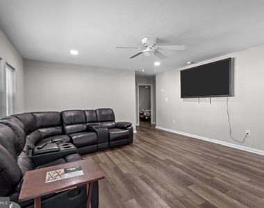 609 Winder - Photo Thumbnail 10