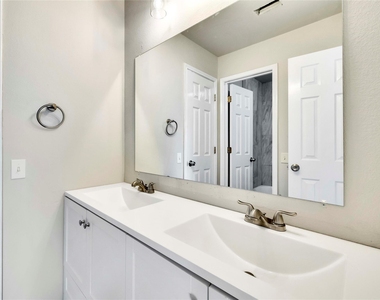 7312 E Ben White Blvd - Photo Thumbnail 16