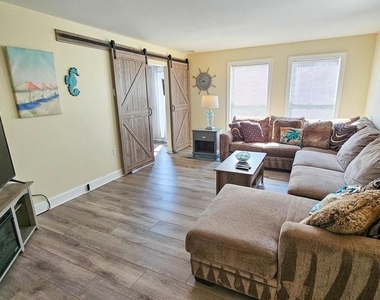 105 Peter Road - Photo Thumbnail 5