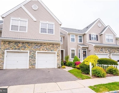 704 Dahlia Circle - Photo Thumbnail 4