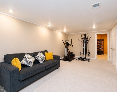 704 Dahlia Circle - Photo Thumbnail 18