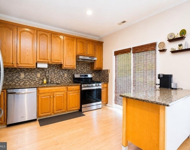704 Dahlia Circle - Photo Thumbnail 9