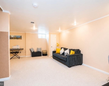704 Dahlia Circle - Photo Thumbnail 17