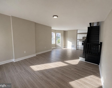 28 N Anderson Street - Photo Thumbnail 6