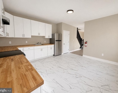 28 N Anderson Street - Photo Thumbnail 2