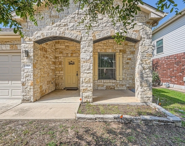 210 Arrowhead Trl - Photo Thumbnail 2