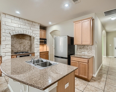 210 Arrowhead Trl - Photo Thumbnail 13