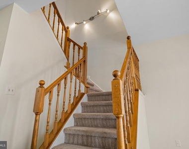 817 Thoreau Lane - Photo Thumbnail 15