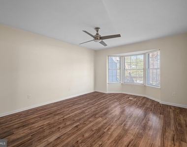 817 Thoreau Lane - Photo Thumbnail 9