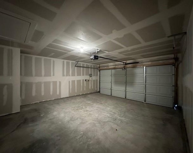 141 Netherland St - Photo Thumbnail 12