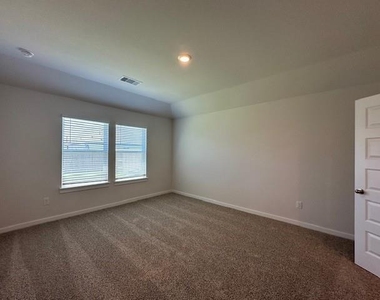 141 Netherland St - Photo Thumbnail 19