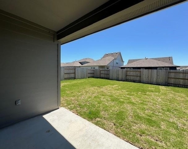 141 Netherland St - Photo Thumbnail 24